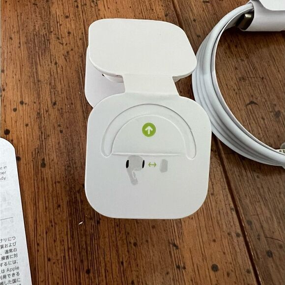 APPLE AIRPODS PRO 1 ST GEN EMPTY BOX WITH CHARGING CABLE + MANUAL + EAR TIPS - Picture 7 of 12